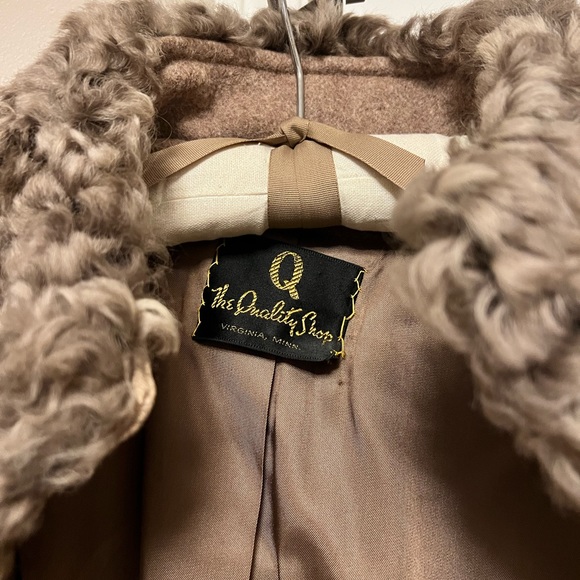 Vintage wool coat with curly wool collar and cuffs. Fits sm-med. - Picture 2 of 7